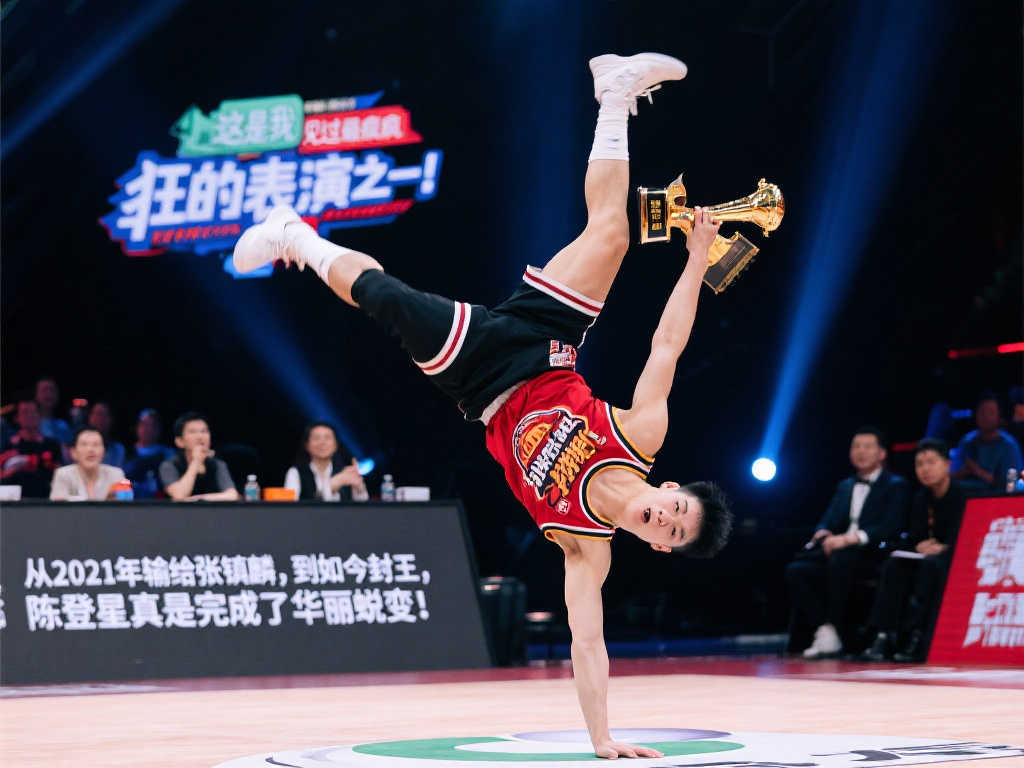 与此同时